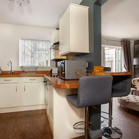 Three Bedroom House, Driveway, Bracknell Centre Esterno foto