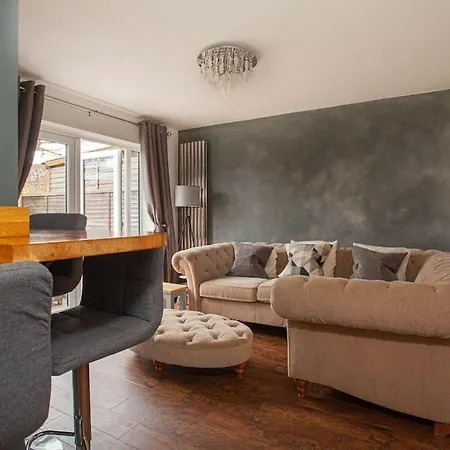 Three Bedroom House, Driveway, Bracknell Centre Esterno foto