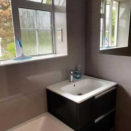 Three Bedroom House, Driveway, Bracknell Centre Esterno foto