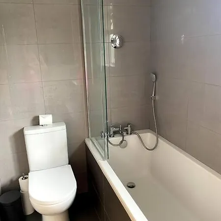 Three Bedroom House, Driveway, Bracknell Centre Esterno foto