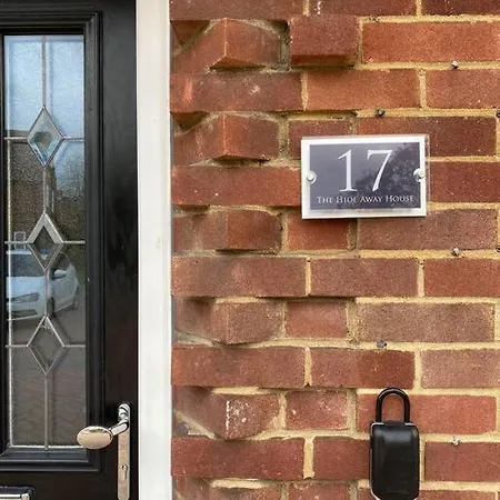 Three Bedroom House, Driveway, Bracknell Centre Esterno foto