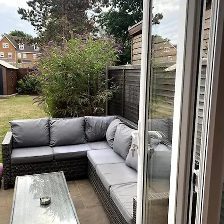 Three Bedroom House, Driveway, Bracknell Centre Esterno foto