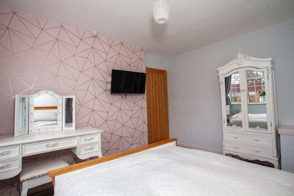 Three Bedroom House, Driveway, Centre Holiday home