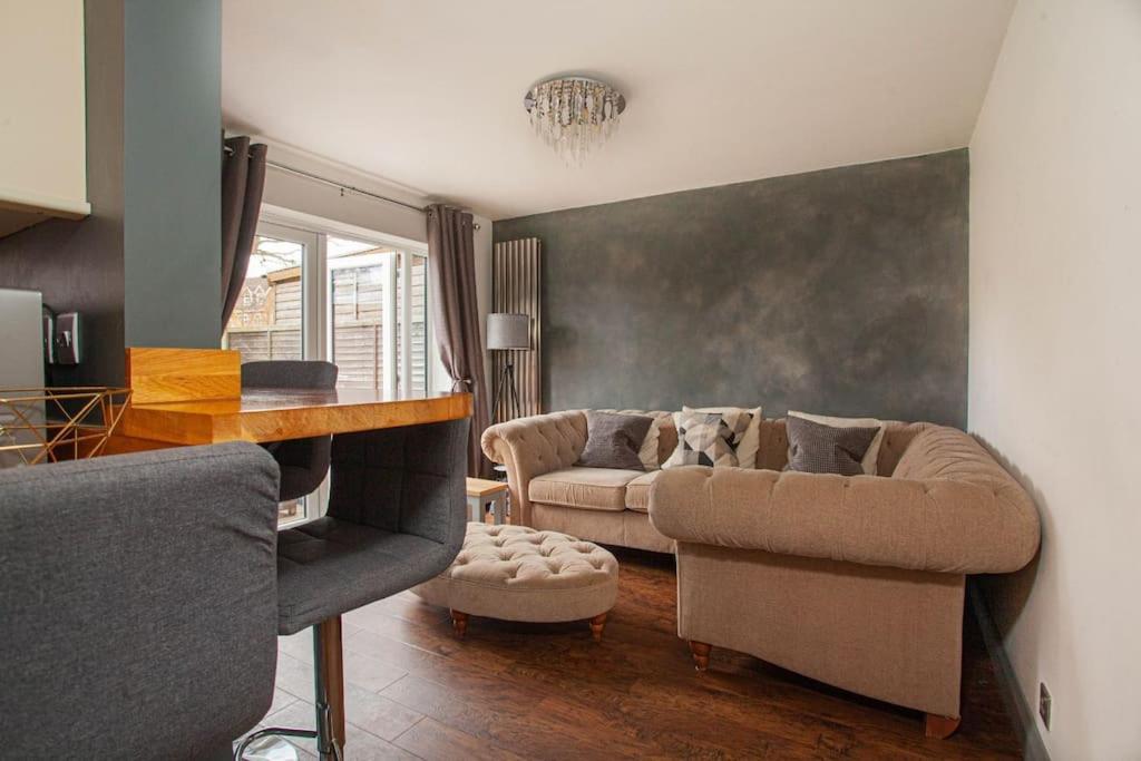 Holiday home Three Bedroom House, Driveway, Centre Bracknell