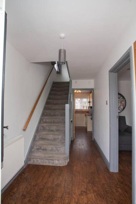 Three Bedroom House, Driveway, Centre Holiday home *