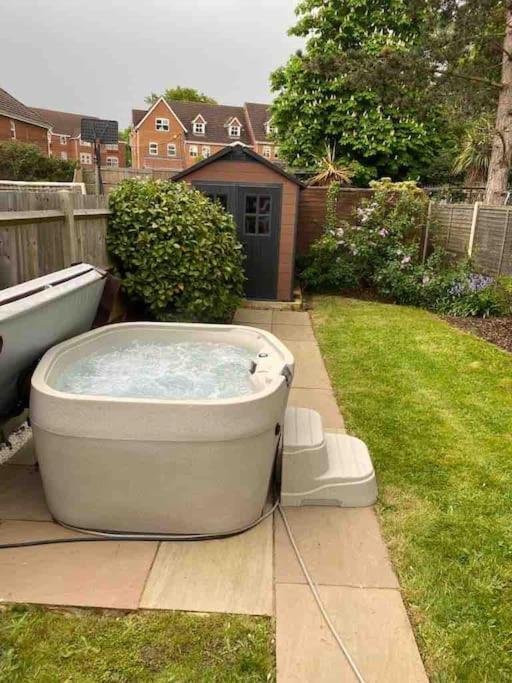 Holiday home Three Bedroom House, Driveway, Centre Bracknell