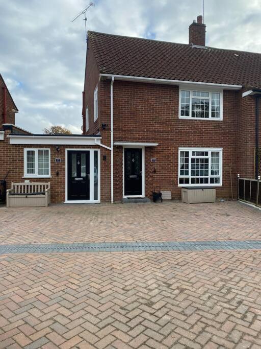 Three Bedroom House, Driveway, Centre Casa de Férias *